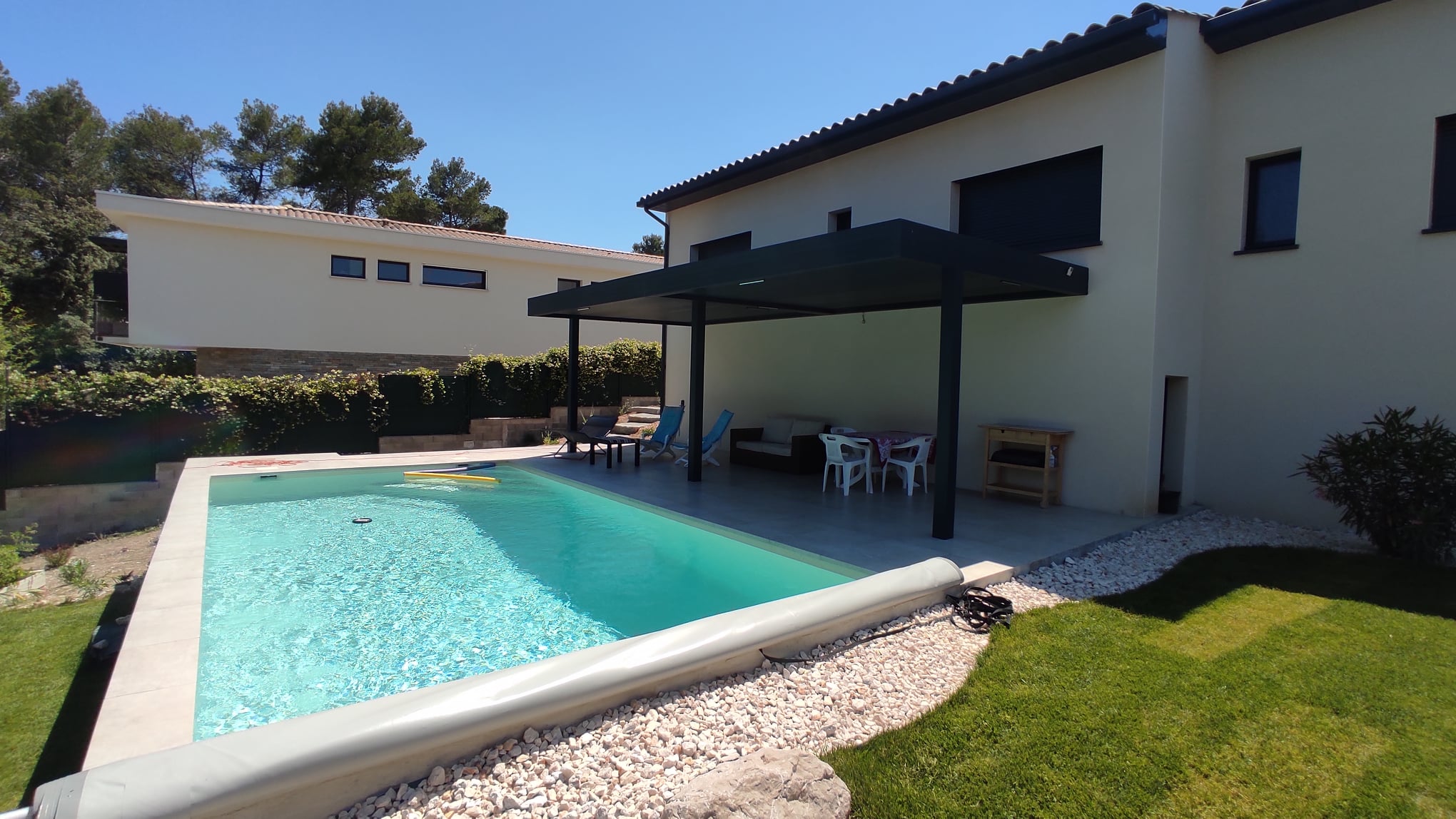 Pergola bioclimatique moderne